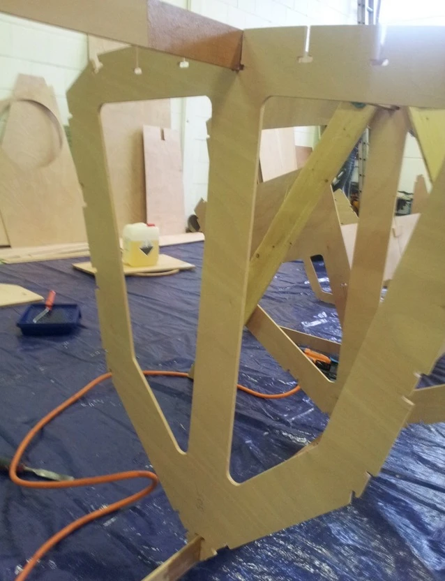 Assembling the centre line of the Kitetender