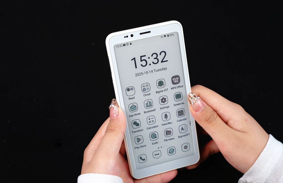 E Ink goes mobile with budget eye-friendly smartphone