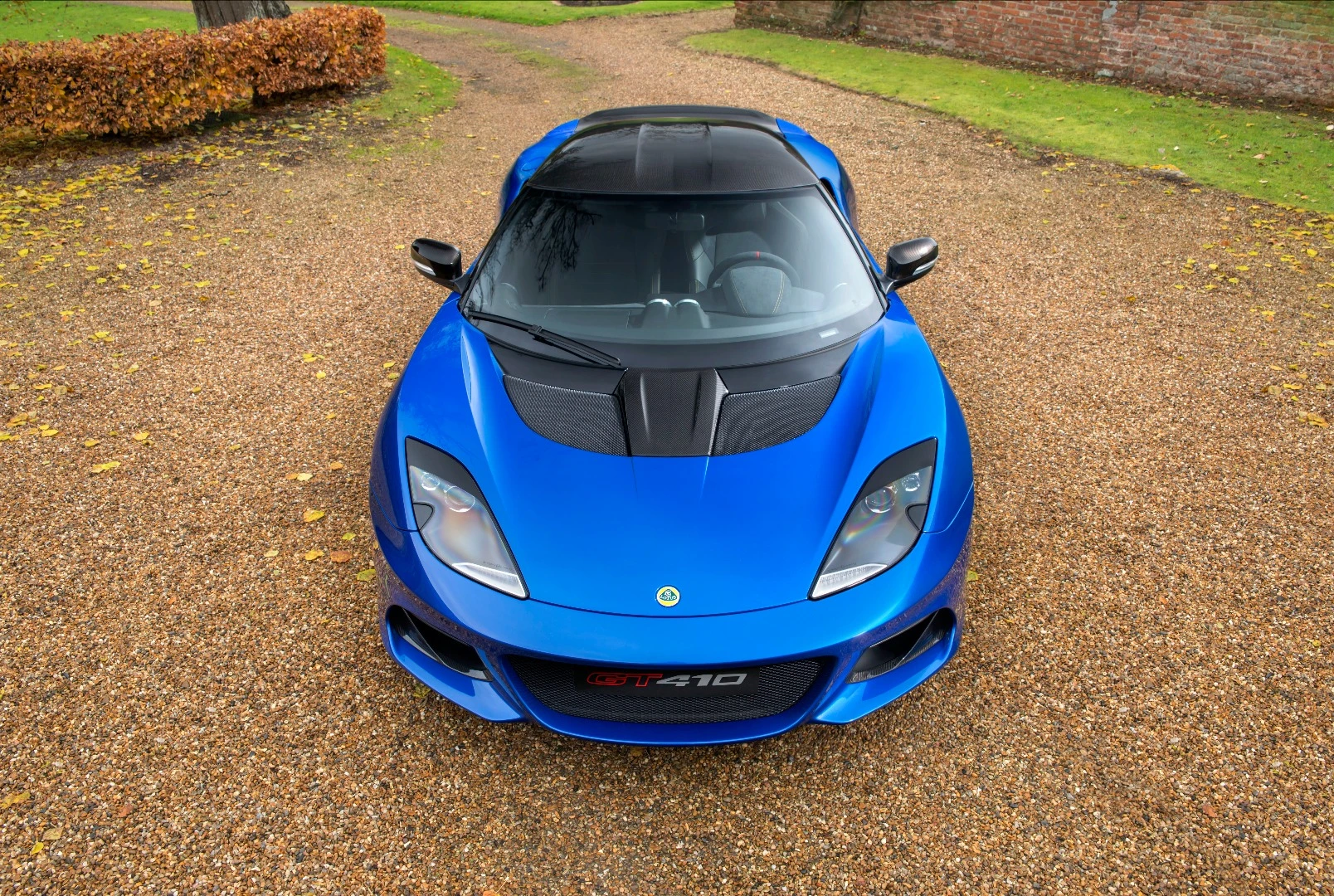 The GT410 produces a full 50 percent more downforce (96 kg) than the Sport 410 it’s replacing