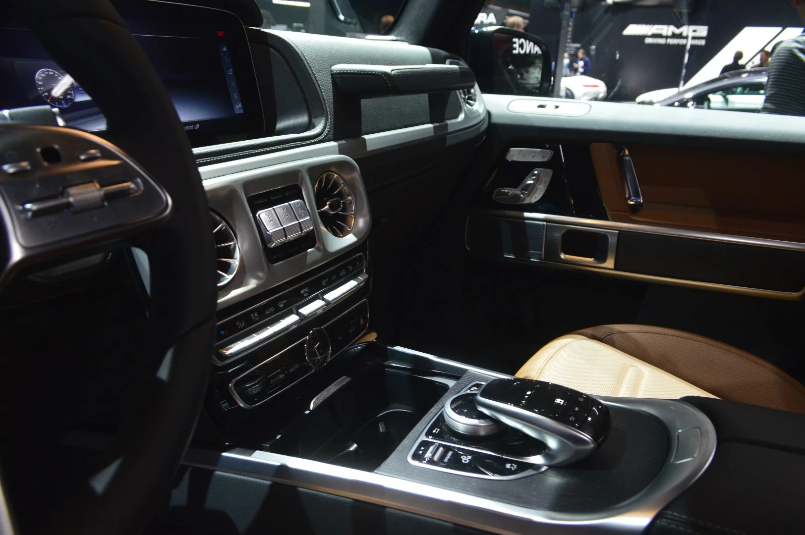 The new G-Class on display at Detroit NAIAS: new console