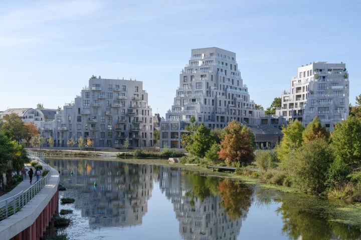 Ascension Paysagère is located at the confluence of two rivers in Rennes, France, and features a design that's inspired by geological formations