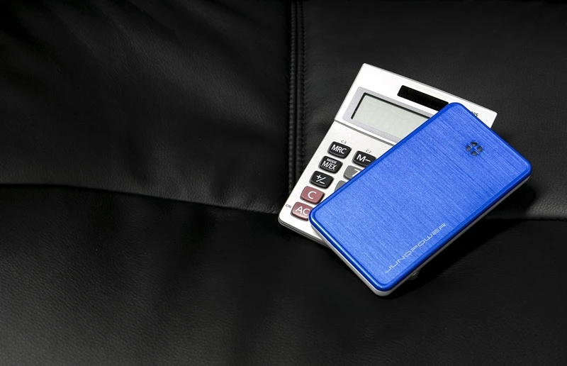 The Jumpr weighs 7 oz (0.2 kg)