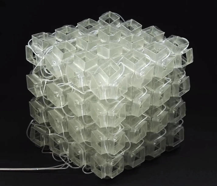 Using thin polymer sheets, the team created 64 individual cells to make a 4 x 4 x 4 cube capable of growing, shrinking, changing its entire shape, altering the orientation of its microstructure, and folding to become totally flat