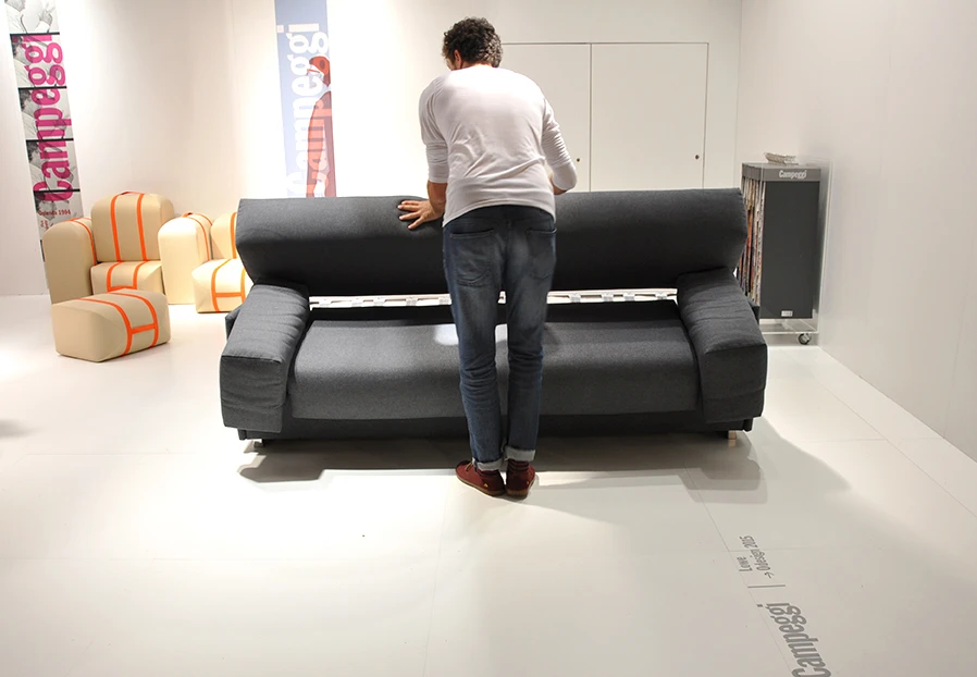 Users pull the bed frame forward (Photo: Edoardo Campanale/Gizmag.com)