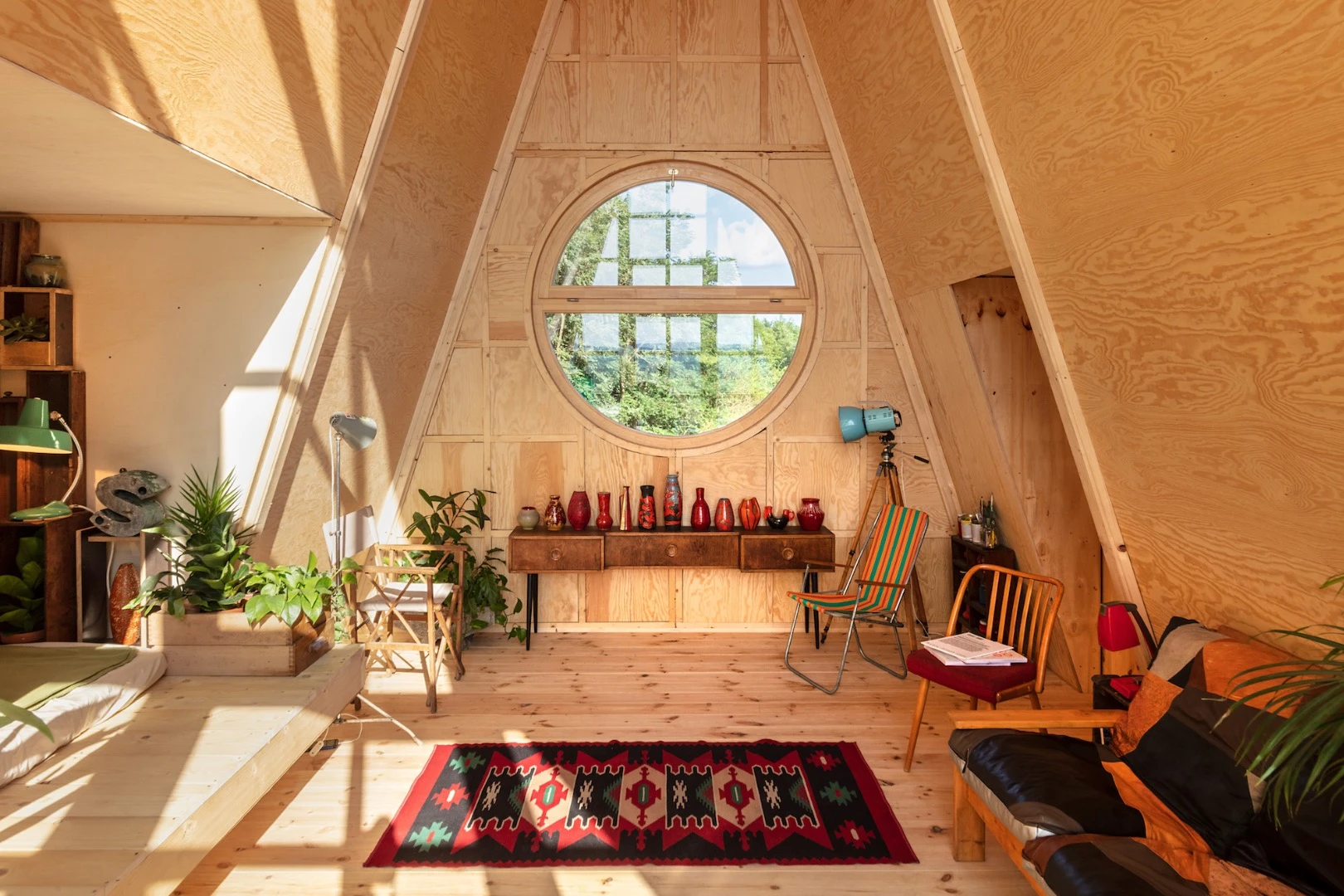 Grand Cabin Club is meant for socializing, hosting dinners with friends, and parties