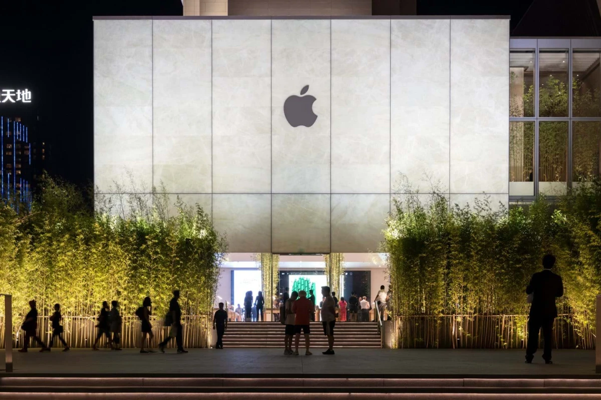 Cotai Central was designed by Foster + Partners, in collaboration with Apple's Jonathan Ive and Angela Ahrendts