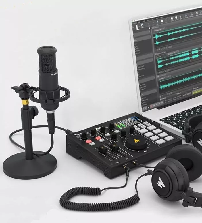 The Maonocaster can be hooked up to two microphone inputs and two monitoring headphones