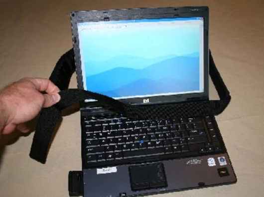 Place The Lapstrap across the laptop