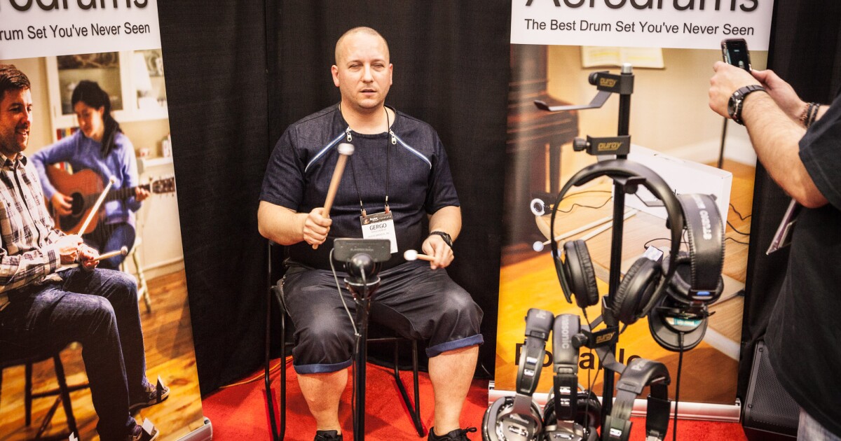 Video Aerodrums bring your air drumming to life