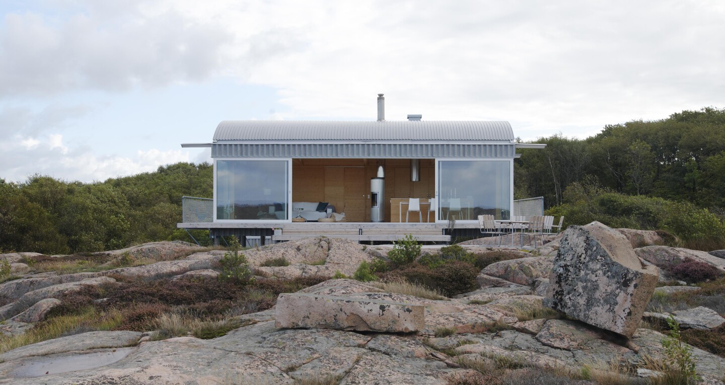 The curved roof is less resistant to the ocean winds (Photo: Åke E:son Lindman, from the forthcoming book "Superlight")