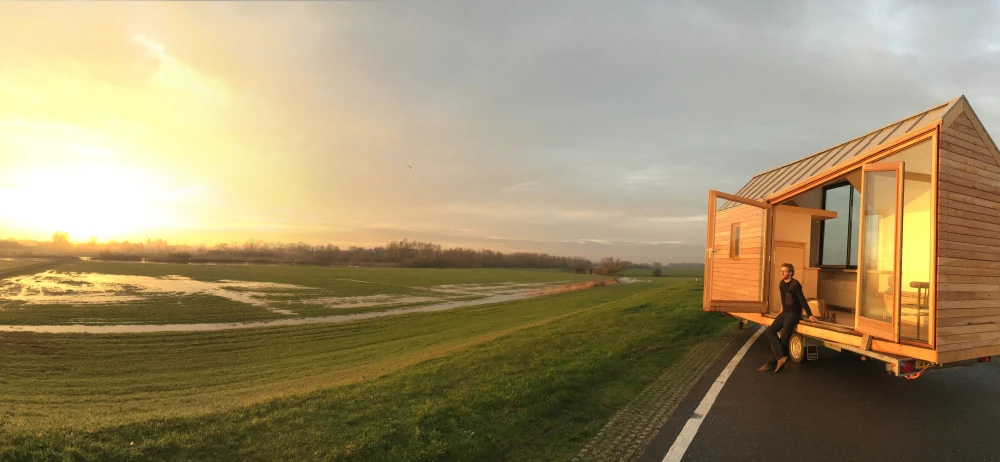 Dutch designer and tiny house enthusiast Daniel Venneman has recently completed a new tiny home on wheels