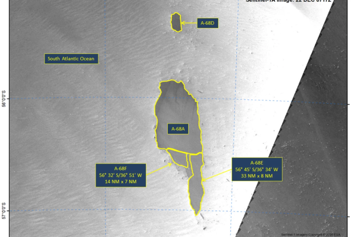 Satellite image of A-68a showing the split of two large fragments