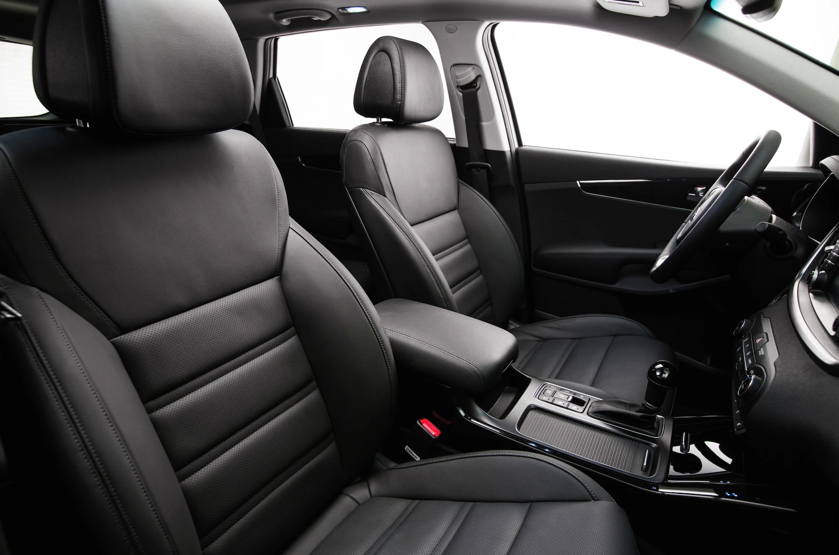 The dash draws on Kia's "modern and wide" mantra