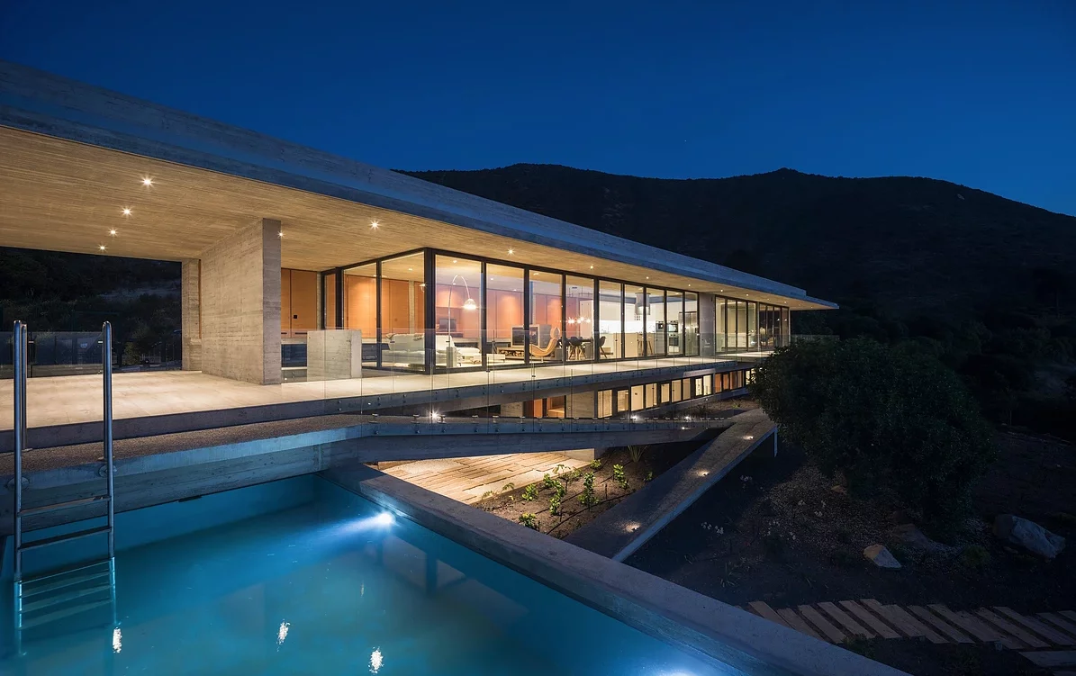 Pool area at La Casa H, by Felipe Assadi Arquitectos