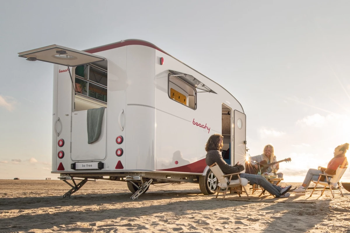 Hobby further grows its distinctive Beachy lineup with the transforming 420+ trailer