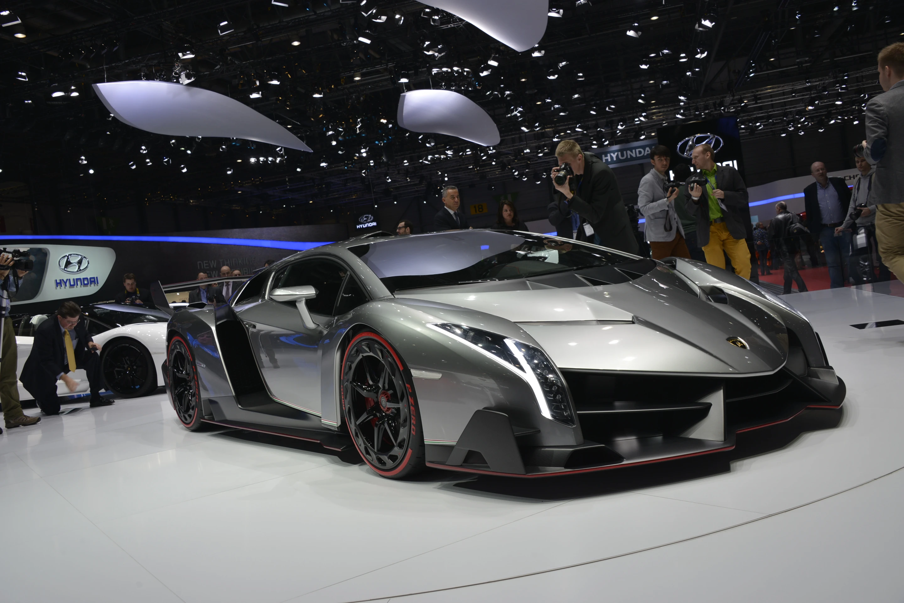 Lamborghini introduces the Veneno