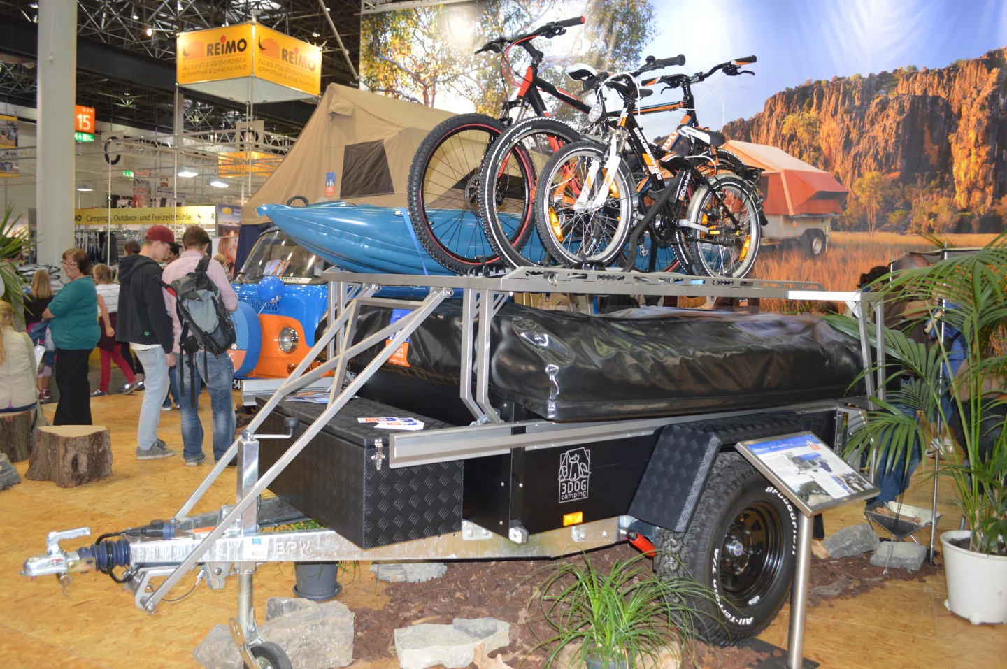 The 3DOG Camping OffRoader is reinforced for dirt and rock excursions