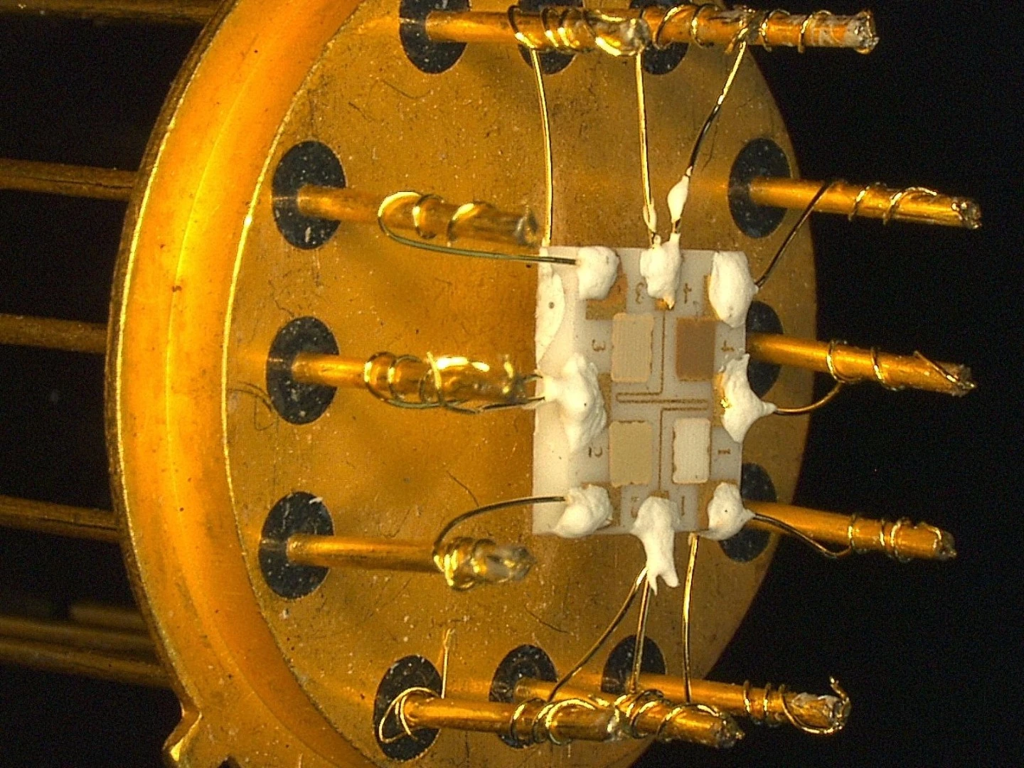 The sensor consists of four areas with different metal oxides that change resistance when coming into contact with gases