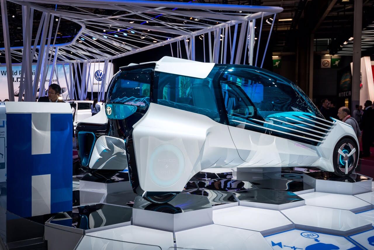In addition to generating electricity from the hydrogen in its own tank, the FCV Plus can use hydrogen from an external source
