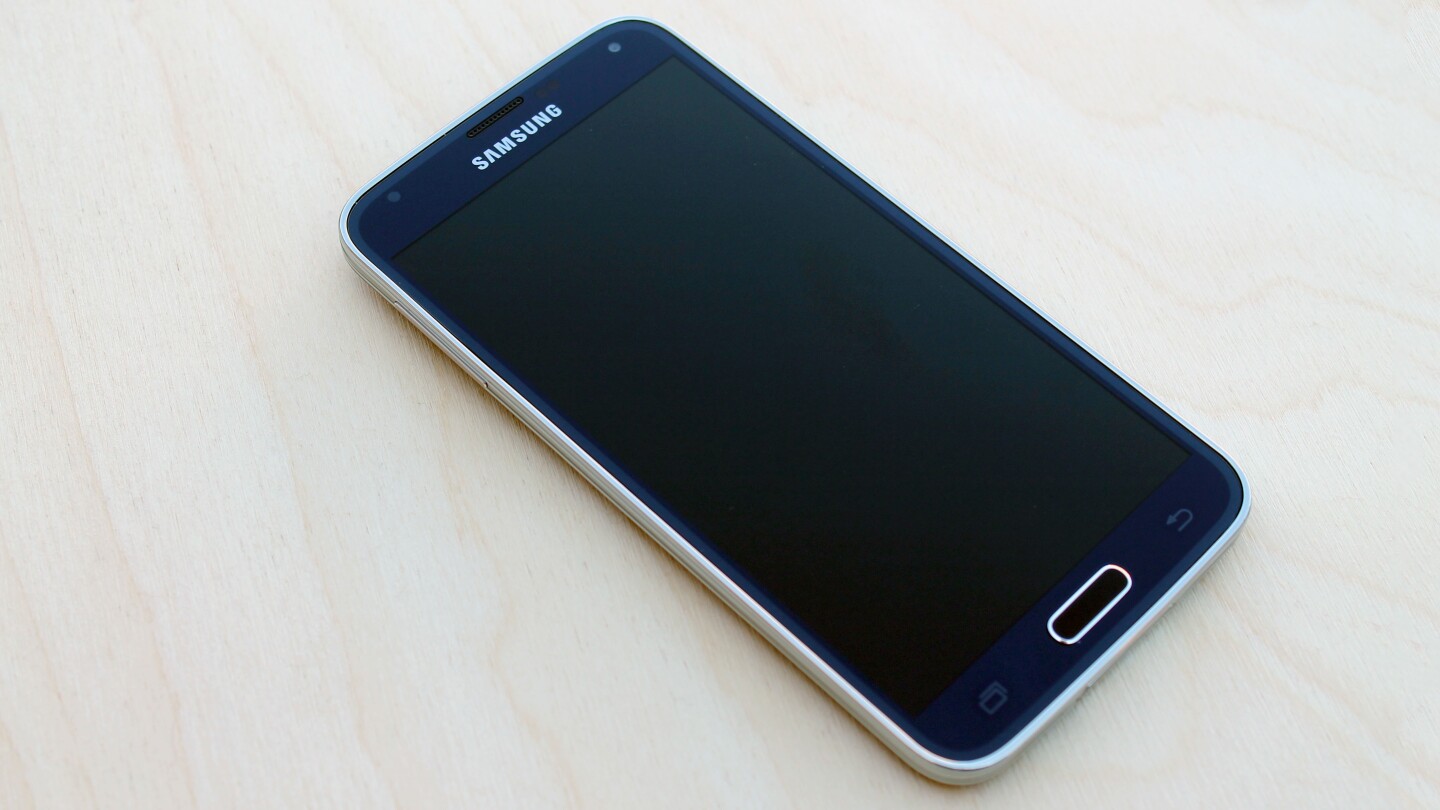 The Galaxy S5 doesn't look or feel like a huge upgrade over the Galaxy S4