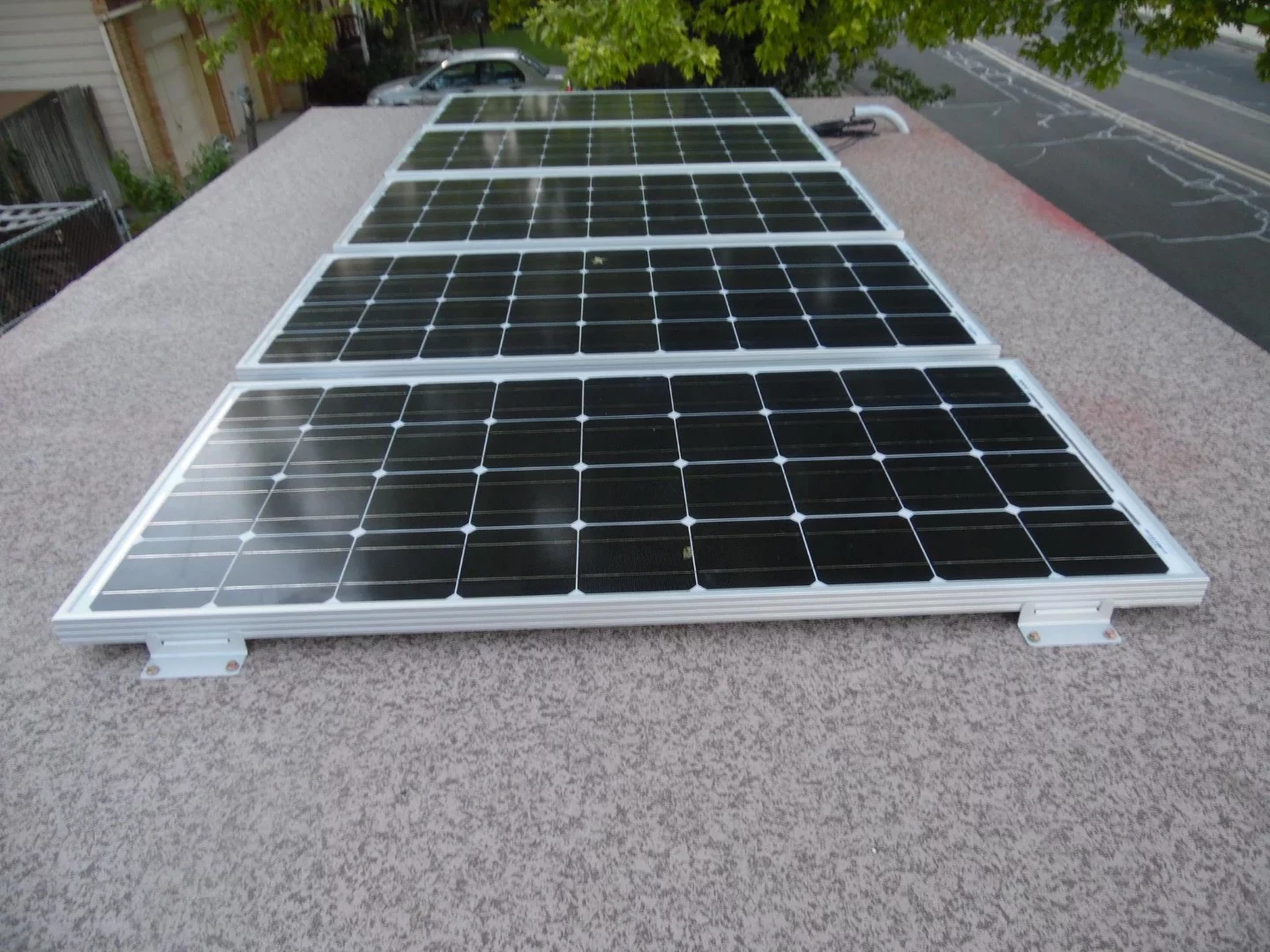 The 500 W roof-based solar array