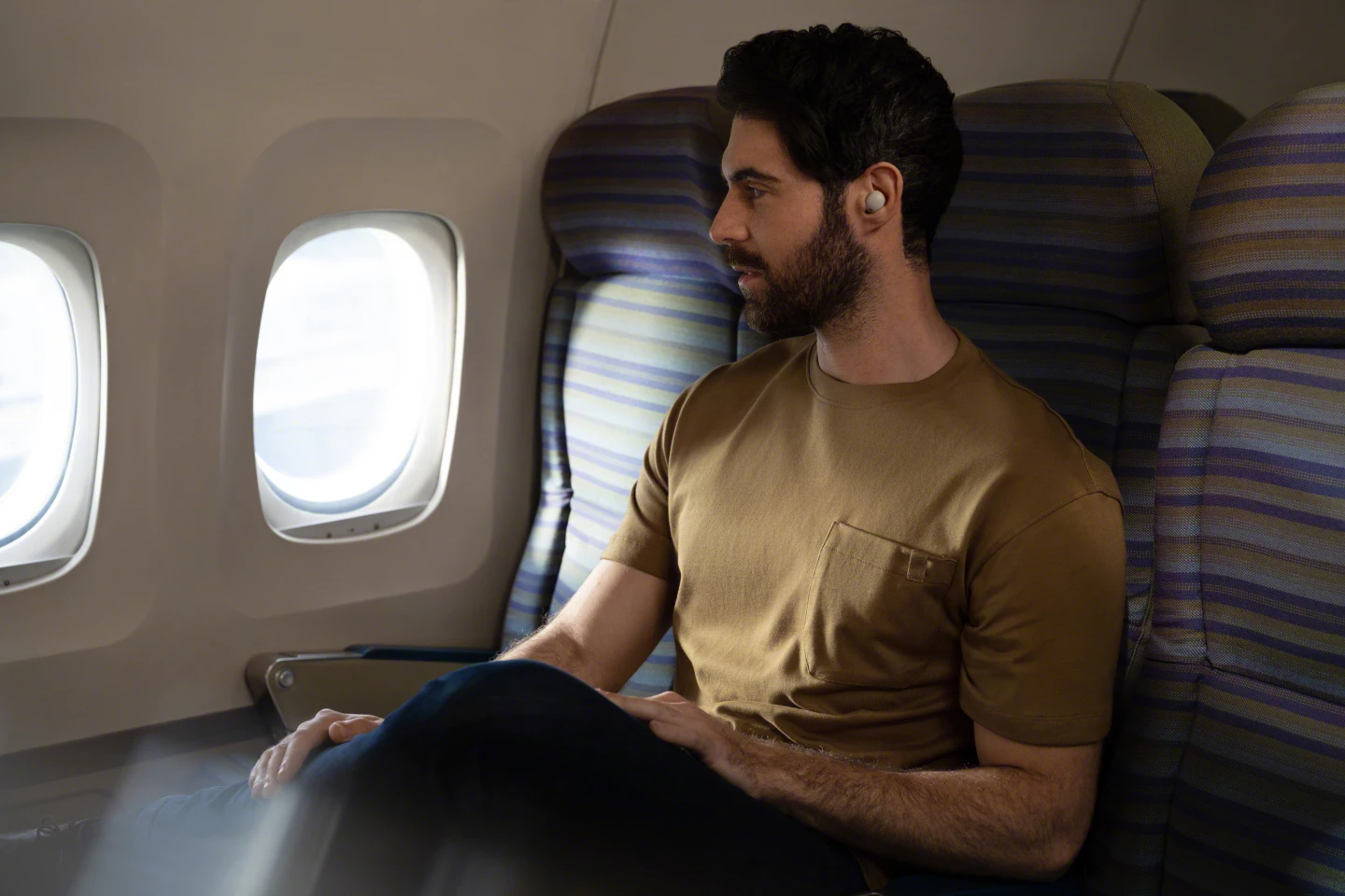 Sony makes use of two separate processors and six microphones in each earpiece for improved noise cancellation, particularly at the lower end of the frequency range