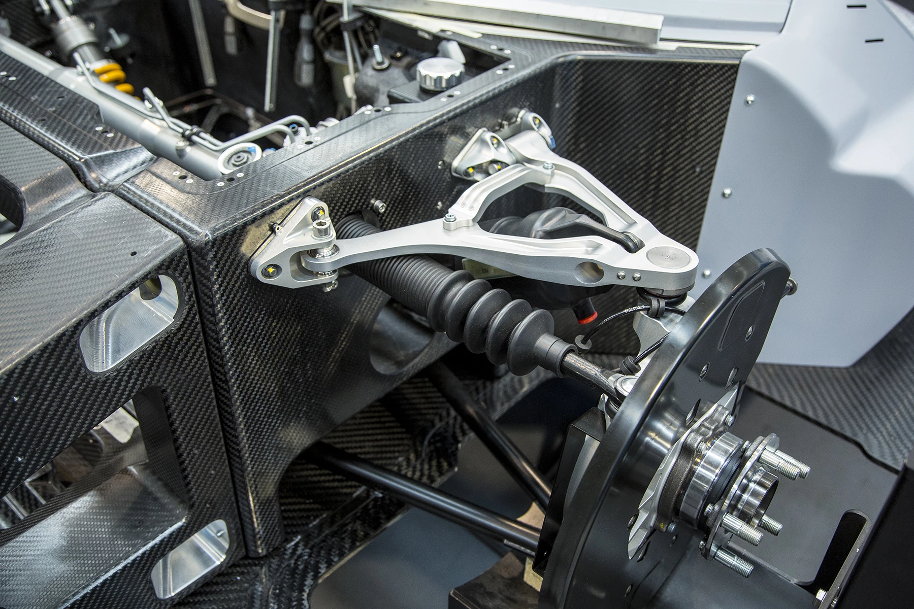 The double-wishbone hydraulic suspension can adjust ride height among three settings