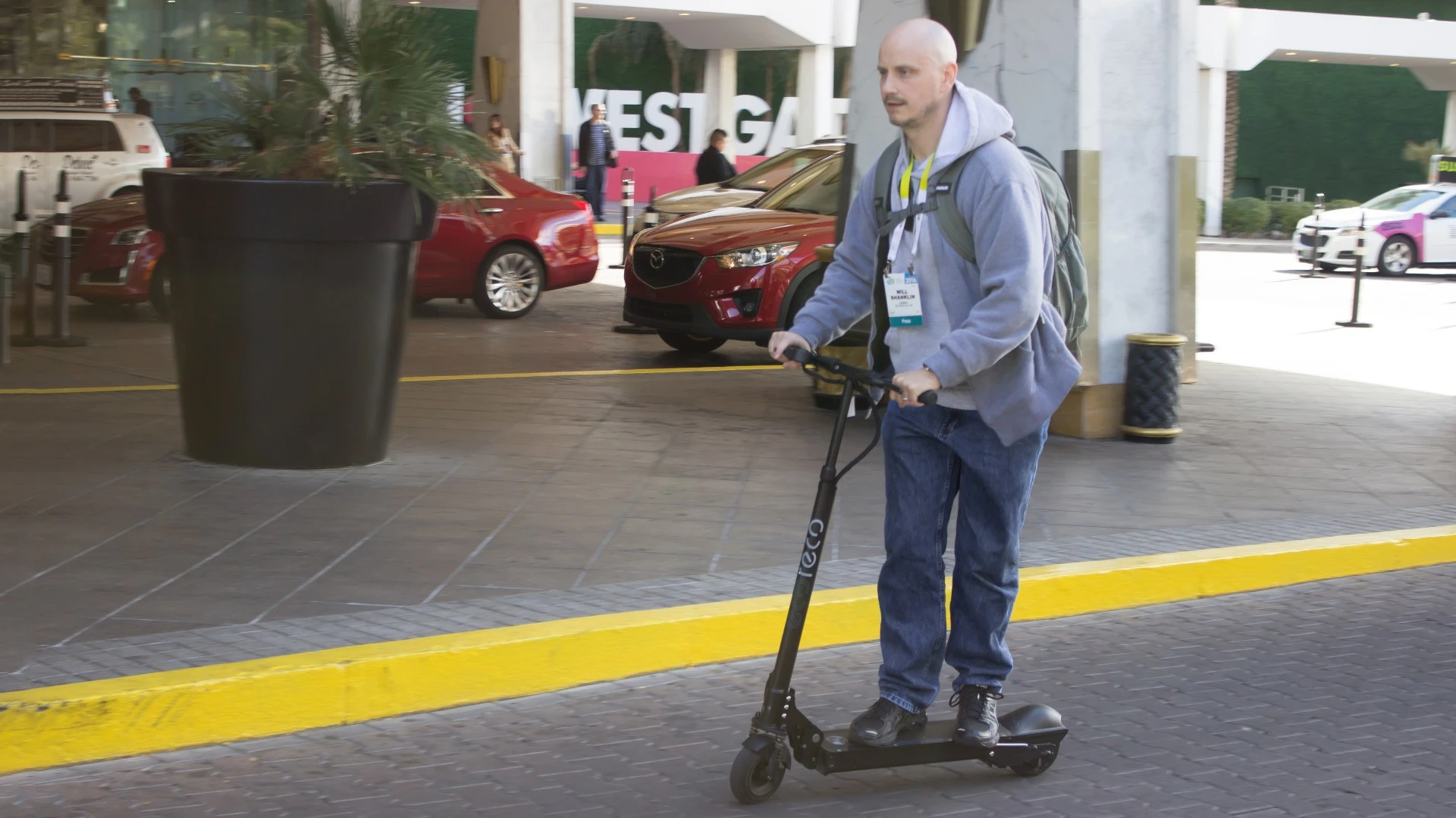 Gizmag reviews the Ecoreco M5 Air, an electric scooter with power, battery life and just plain fun that compensate for its relatively weighty build