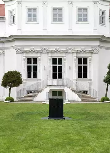 C SEED 201 outdoor LED television deploying