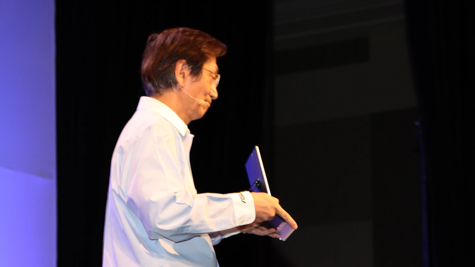ASUS tablet presentation at CES 2011