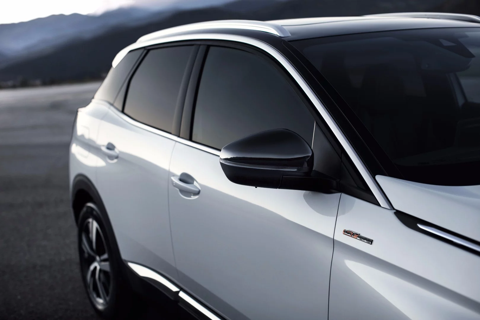 GT-Line 3008s get gloss black mirrors instead of the GT's chrome ones