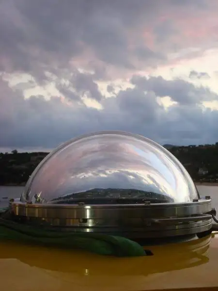 The ICTINEU 3 submersible can be entered and exited from the water surface or a small boat
