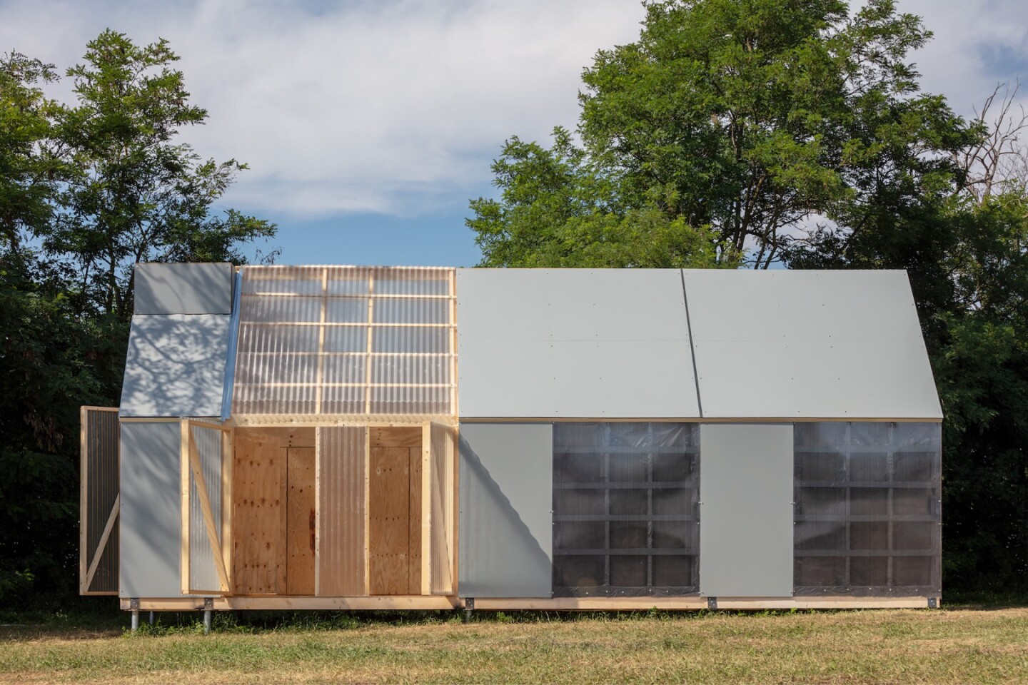 Cabin modules was designed by iR arquitectura, which is led by Fermin Indavere and Tommaso Polli