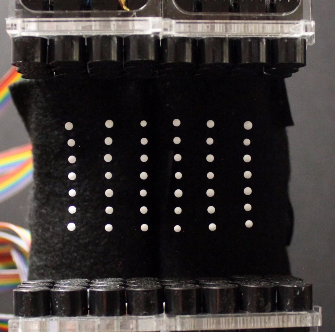 JOLED utilizes ultrasound waves to levitate its physical pixels, and uses an electric force field to rotate them