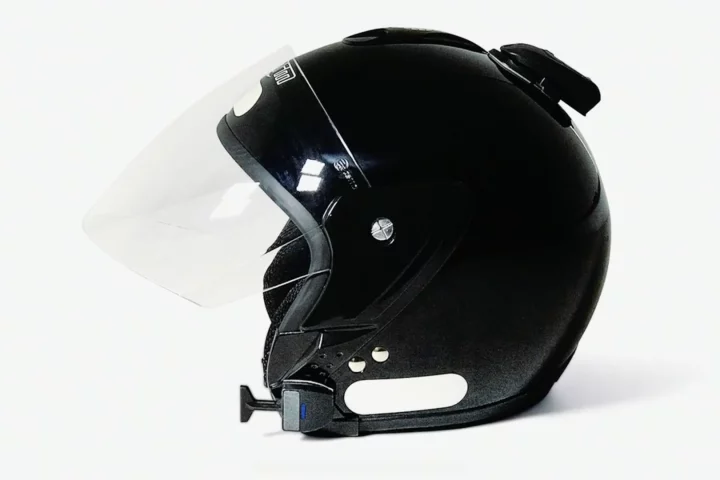 The Domio Pro system uses unique technologies for both the speaker and microphone parts of the Bluetooth equation