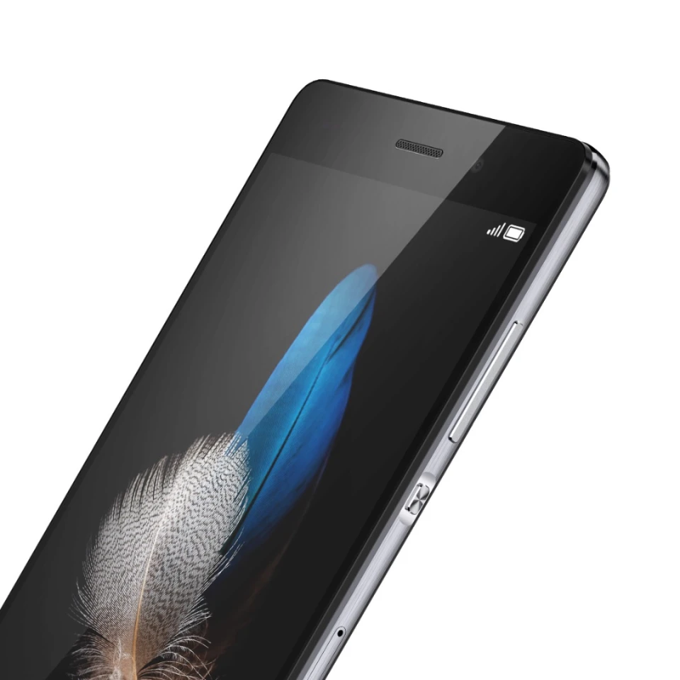 Huawei is selling the P8 Lite in black and white color variants