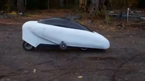 Thrustcycle has unveiled a new version of its self-balancing inline-wheeled prototype electric vehicle, the SRT