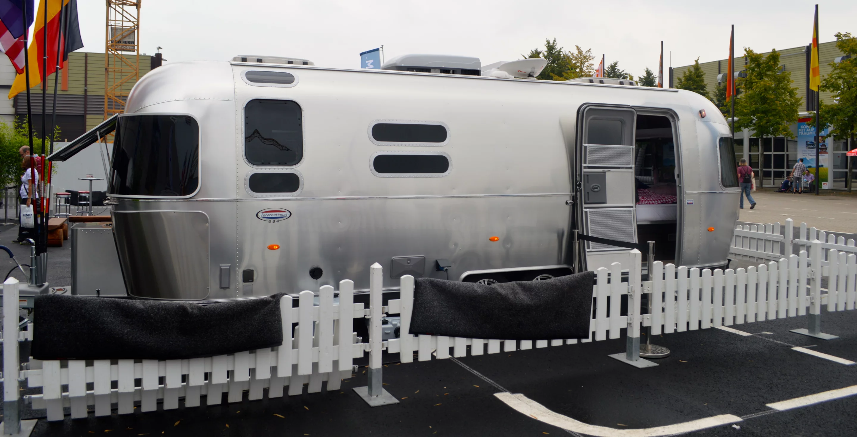 Airstream 684