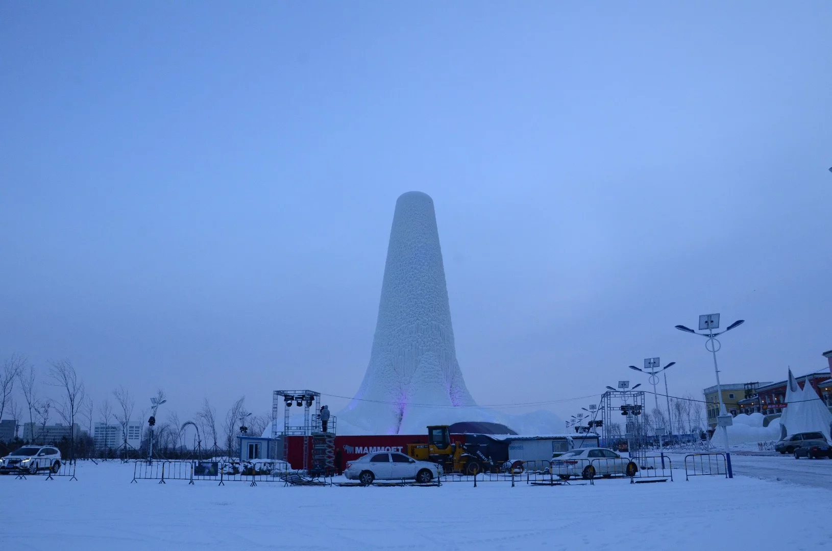The Flamenco Ice Tower rises to 31 m (101 ft)