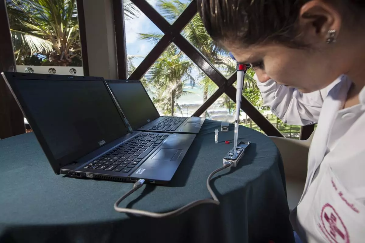 The UNCALLED software takes advantage of unique capabilities of the Oxford Nanopore portable sequencers