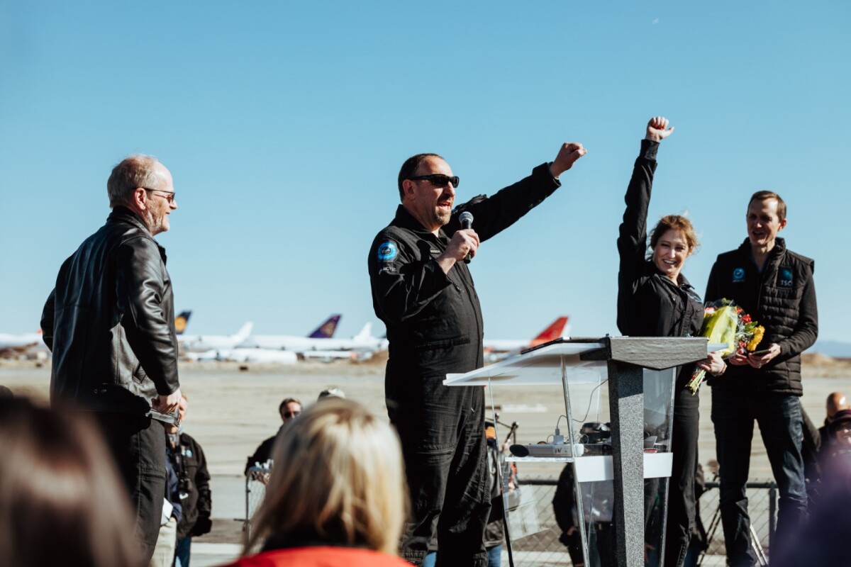 Chief Pilot Dave Mackay, co-pilot Michael "Sooch" Masucci, and Virgin Galactic Chief Astronaut Instructor Beth Moses