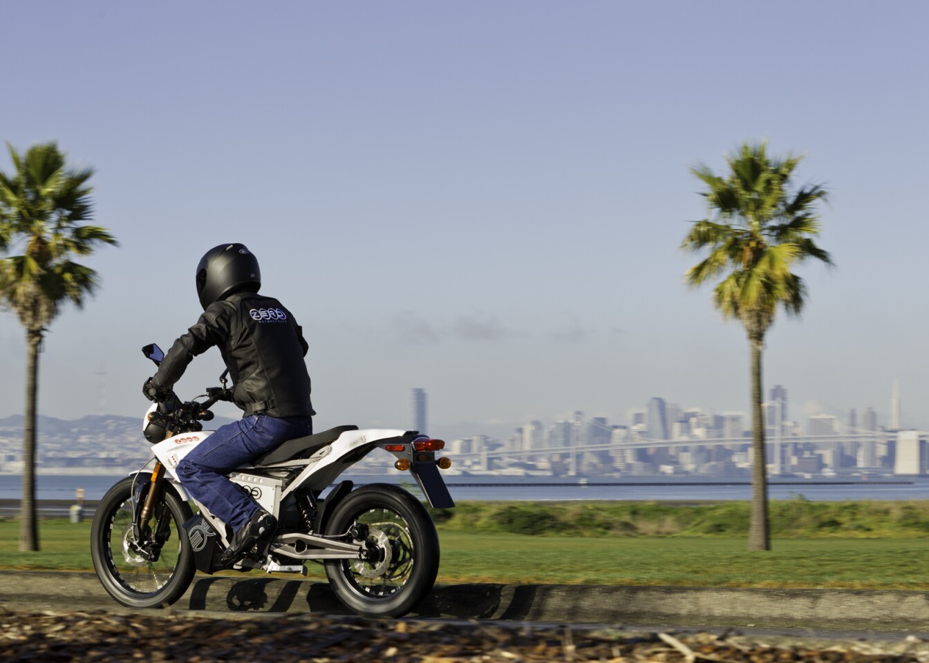 The Zero Xu Electric Commuter Motorcycle With A Removable Battery Pack The Zero Xu Electric Commuter Motorcycle With A Removable Battery Pack