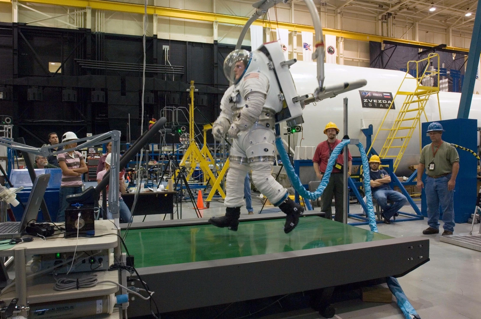 Constellation suit mobility test