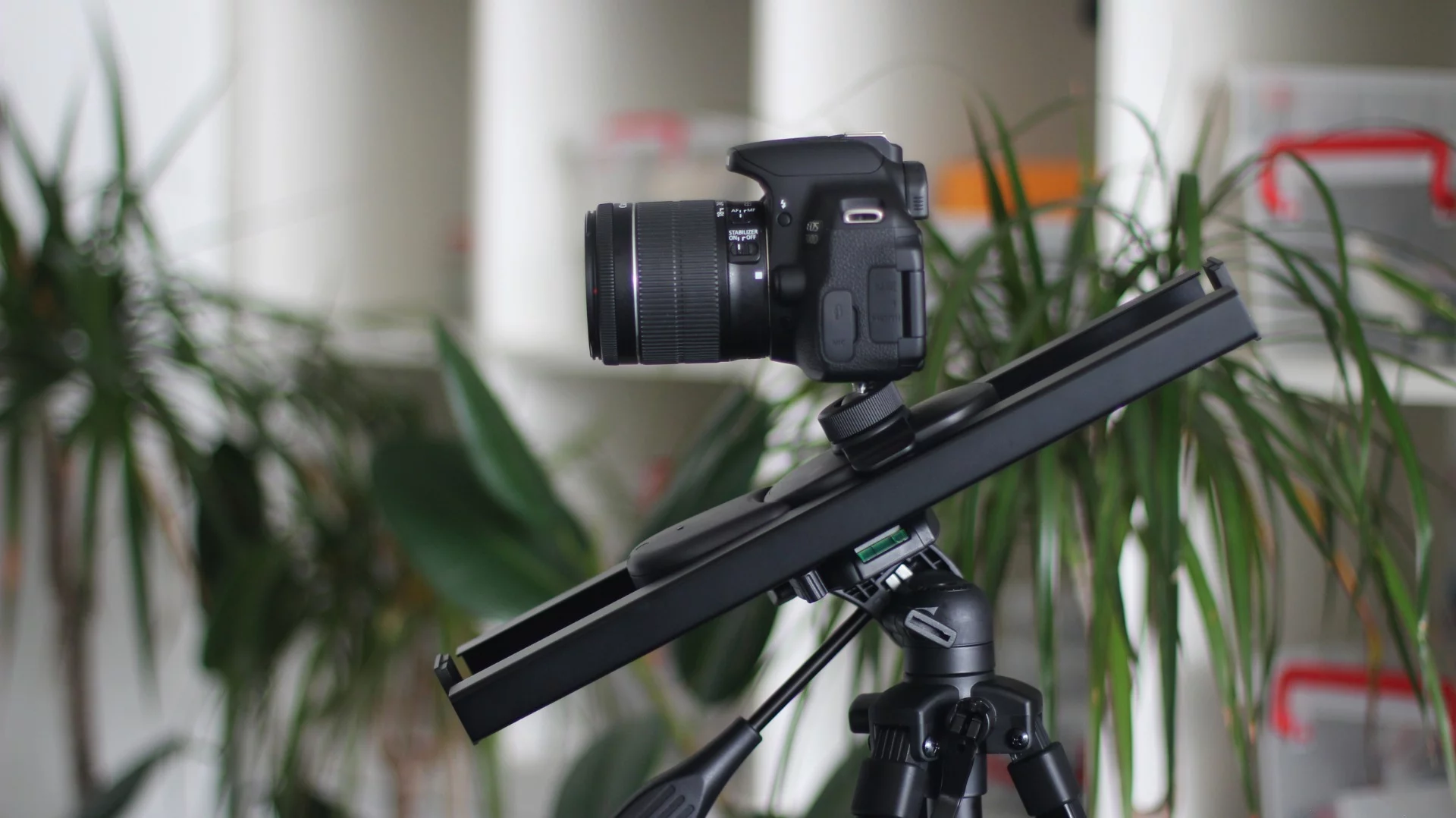 Muwi: a portable, cheap motorized slider capable of moving a DSLR