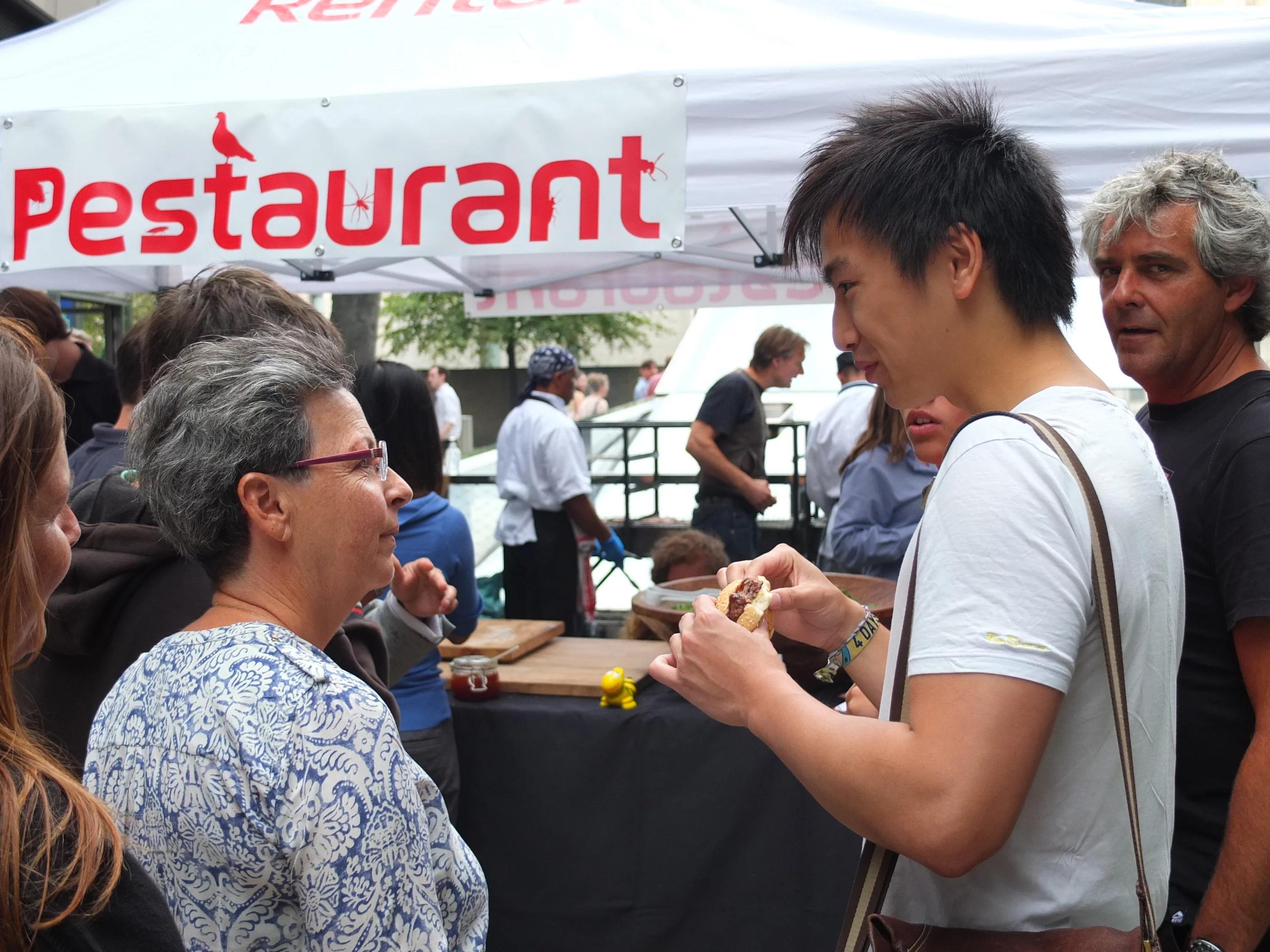 Some went straight for the burger, usually without mealworms (Photo: Gizmag)