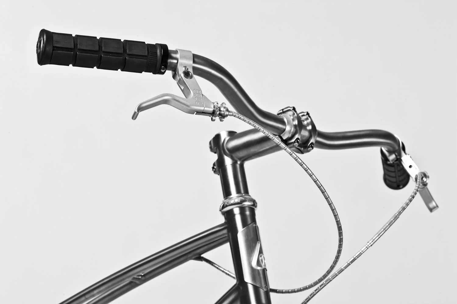 The No2 has 24-inch Titanium handlebars