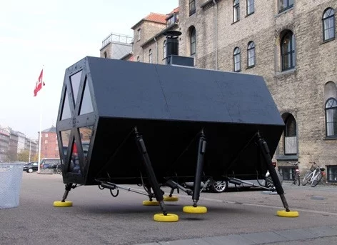 The Walking House on the move again