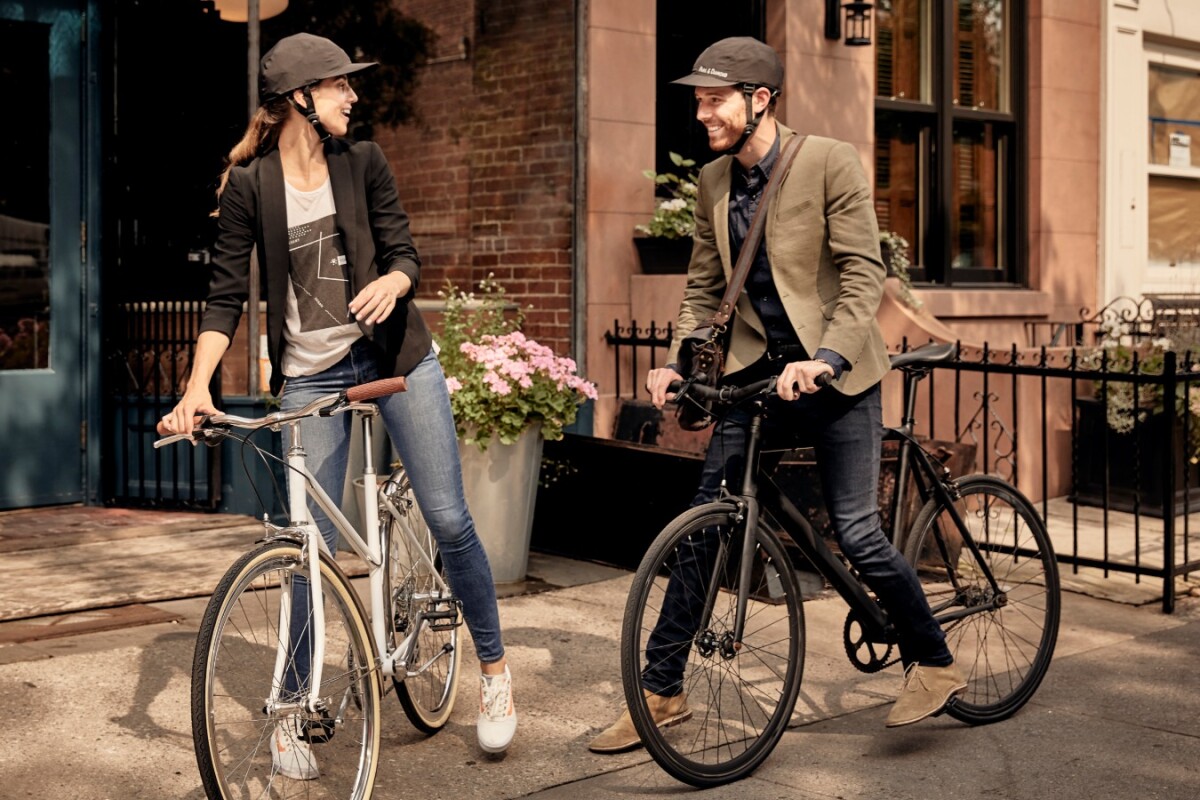 Park & Diamond is a collapsible helmet that looks like a baseball cap