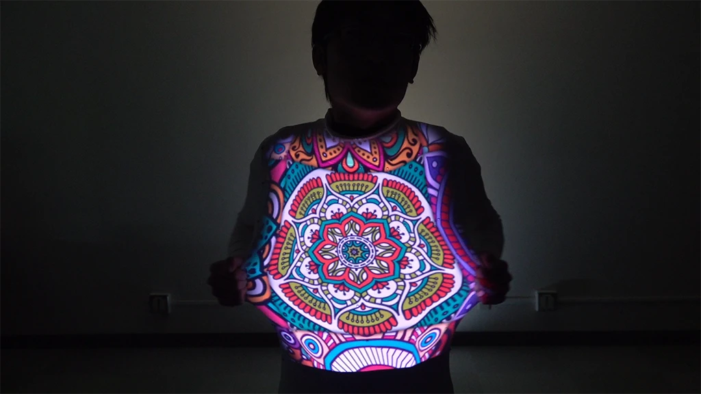 This new projection mapping system can track movements and give the impression of an object reflecting light