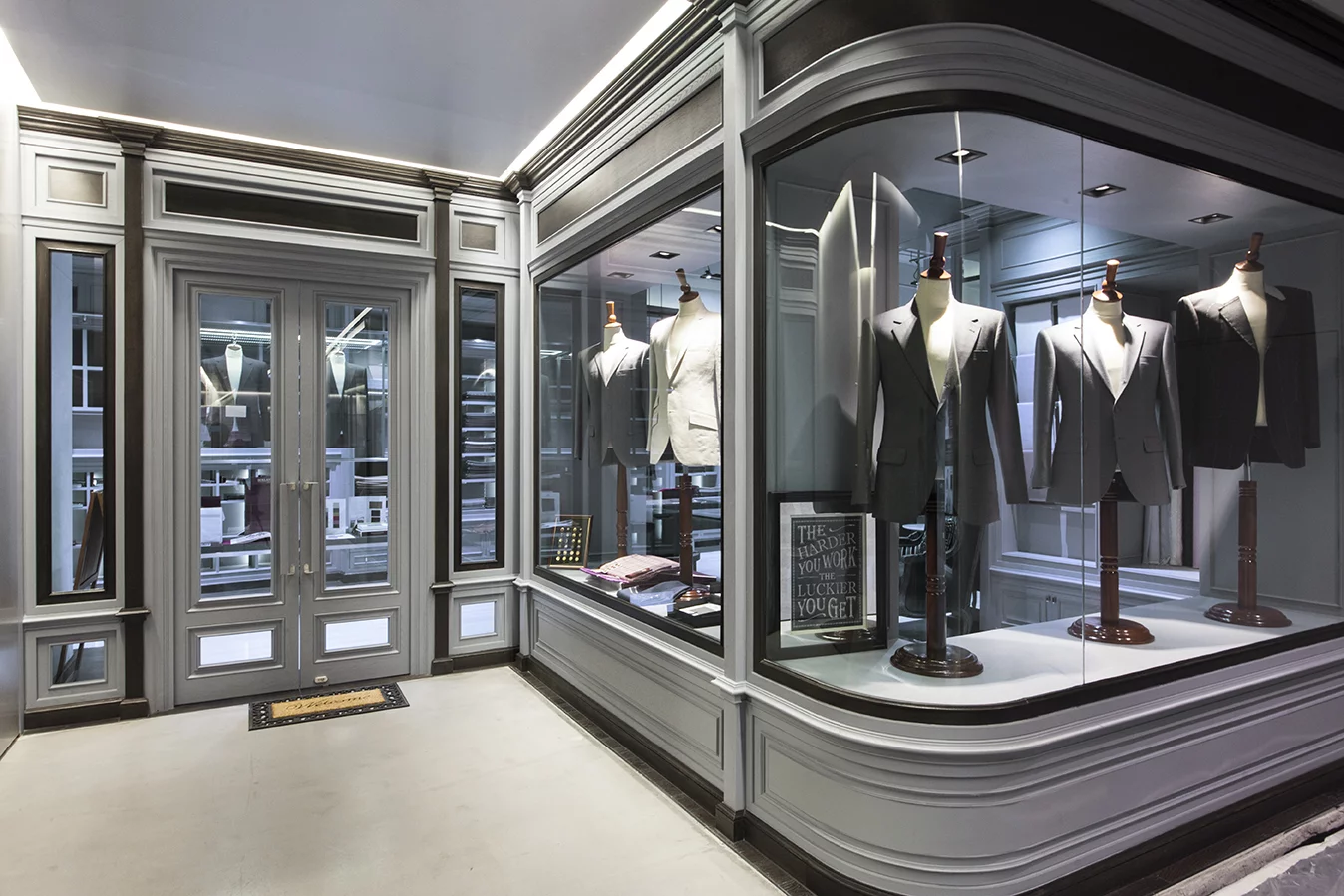 The MahaNakhon Tailoring outlet